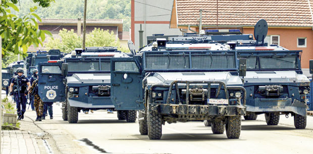 УДАР НА СЕВЕР КОСОВА: Пуцали на Србе тукли и старце!